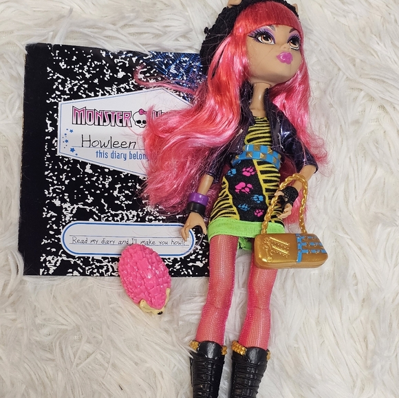 Monster High 13 Wishes Halloween Wolf Doll Mattel 2012 (OOB) - Picture 2 of 4